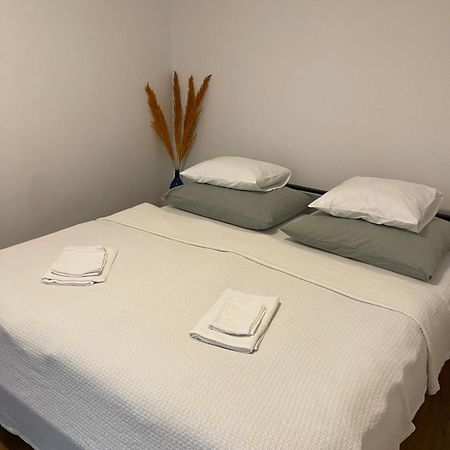 Apartment Hilde Швац Екстериор снимка