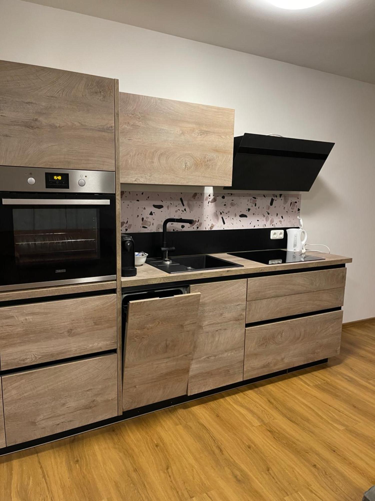 Apartment Hilde Швац Екстериор снимка